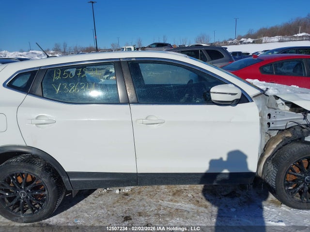 JN1BJ1CW2LW386341 Nissan QASHQAI
