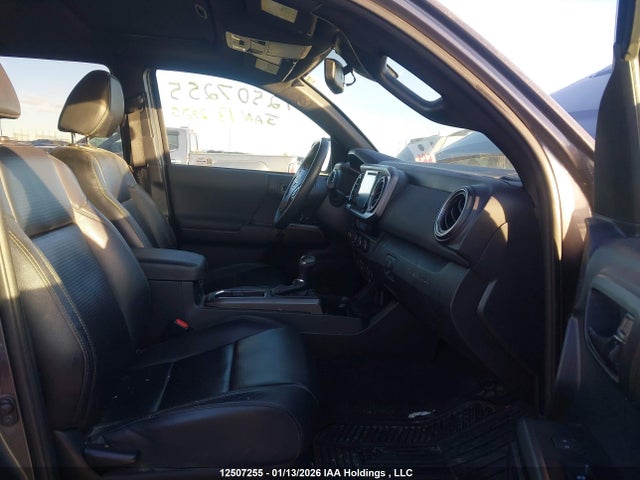 5TFDZ5BN6JX030884 Toyota Tacoma Dbl Cab/sr5/trd Sport/or