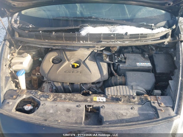 KNAHT8A3XF7093527 KIA Rondo