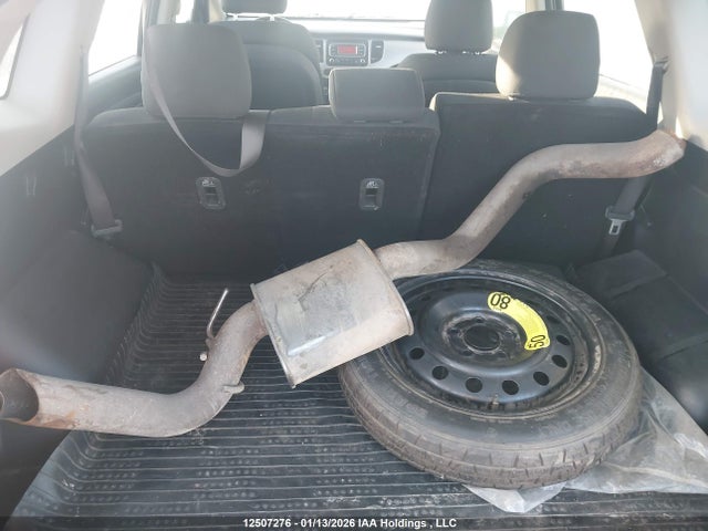 KNAHT8A3XF7093527 KIA Rondo