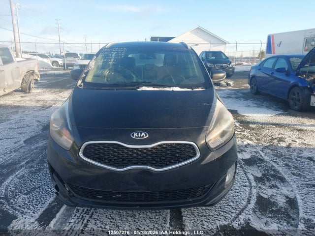 KNAHT8A3XF7093527 KIA Rondo