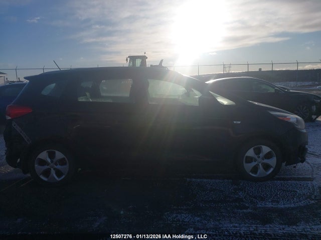 KNAHT8A3XF7093527 KIA Rondo