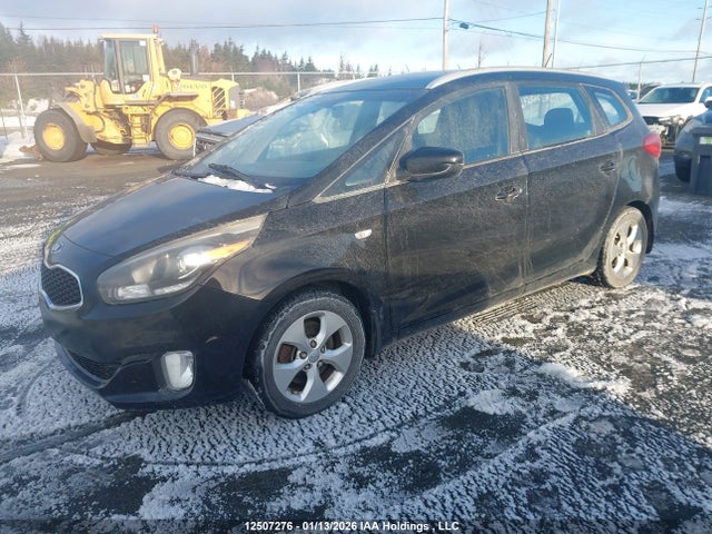 KNAHT8A3XF7093527 KIA Rondo