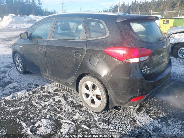 KNAHT8A3XF7093527 KIA Rondo