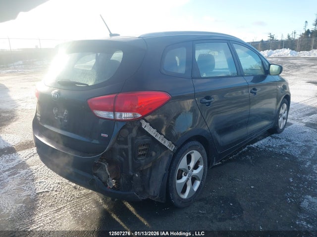 KNAHT8A3XF7093527 KIA Rondo