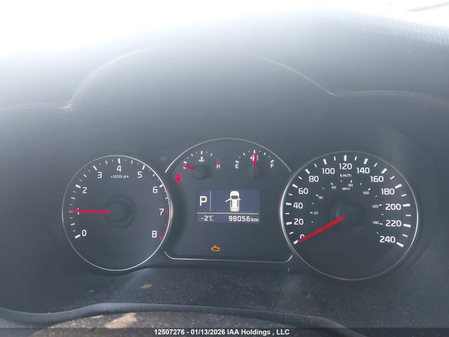 KNAHT8A3XF7093527 KIA Rondo