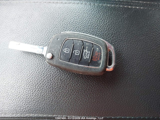 KM8J3CA4XHU300109 Hyundai TUCSON SE