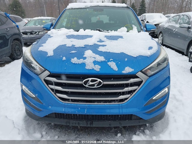 KM8J3CA4XHU300109 Hyundai TUCSON SE
