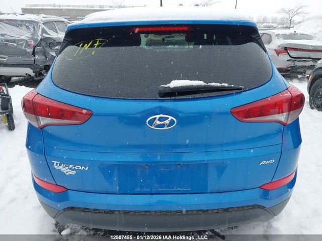 KM8J3CA4XHU300109 Hyundai TUCSON SE