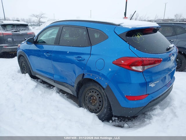 KM8J3CA4XHU300109 Hyundai TUCSON SE