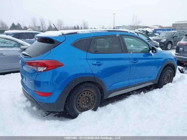 KM8J3CA4XHU300109 Hyundai TUCSON SE