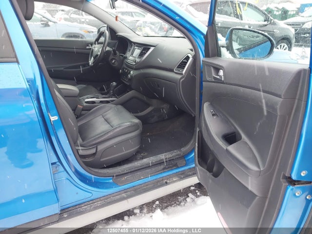 KM8J3CA4XHU300109 Hyundai TUCSON SE