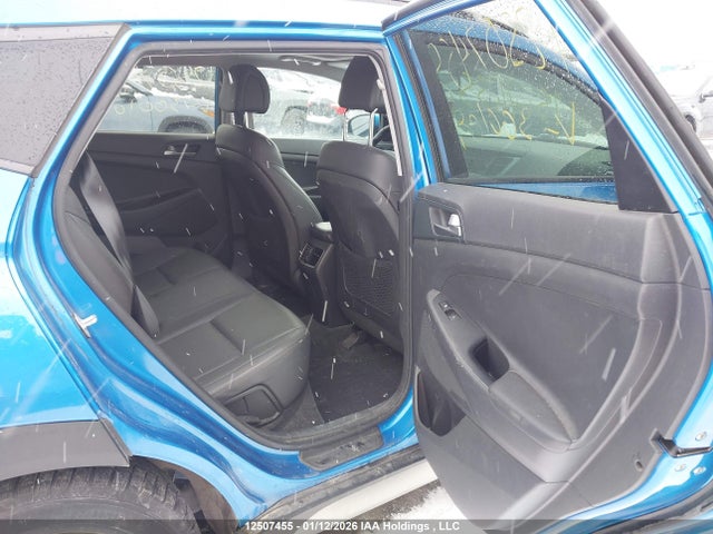 KM8J3CA4XHU300109 Hyundai TUCSON SE