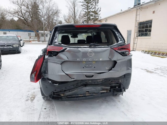 JN8BT3CB1PW181894 Nissan Rogue Sl
