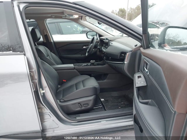 JN8BT3CB1PW181894 Nissan Rogue Sl