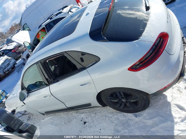 Porsche Macan 2018 WP1AA2A52JLB09114 Image 15
