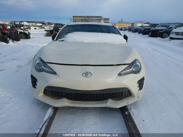 JF1ZNAA13H9708147 Toyota 86 Special Edition