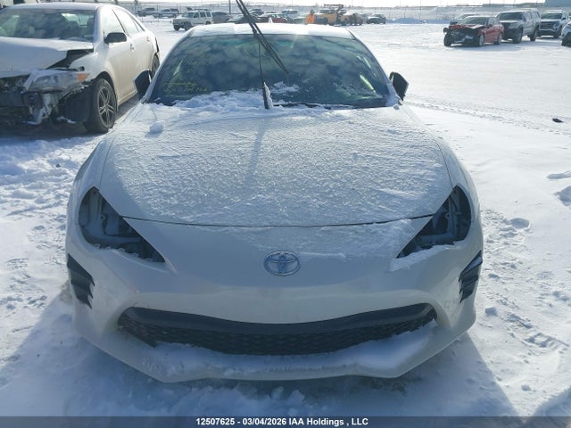 JF1ZNAA13H9708147 Toyota 86 Special Edition