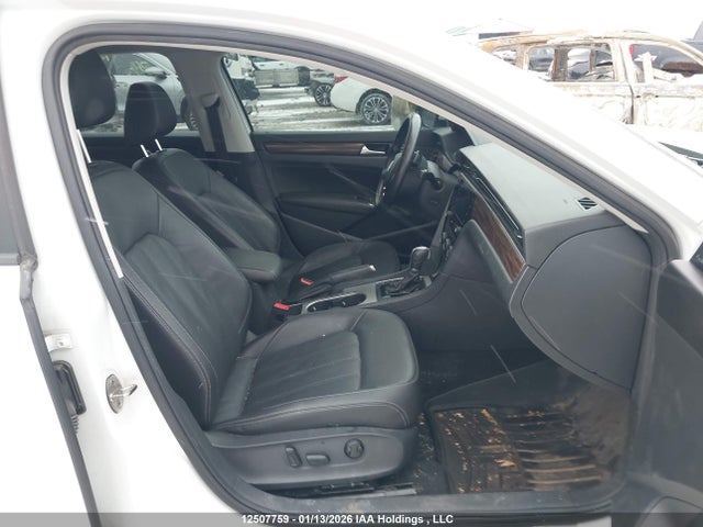 1VWEA7A30LC008734 Volkswagen Passat Execline