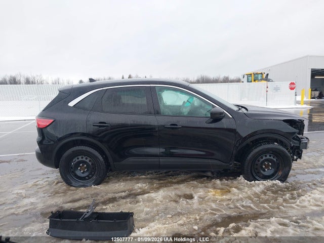 1FMCU9G61NUB81928 Ford ESCAPE SE