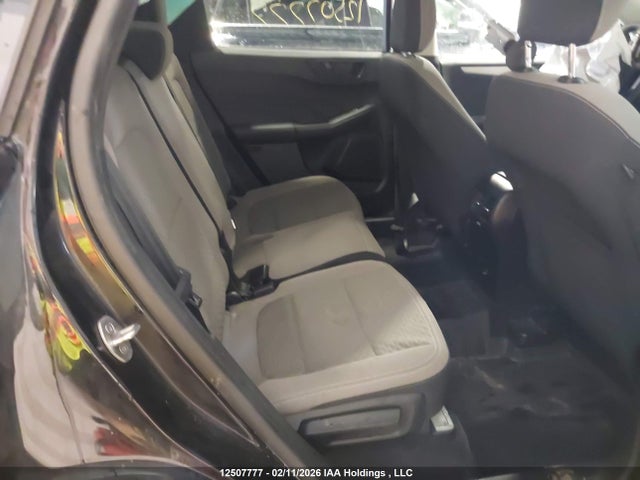 1FMCU9G61NUB81928 Ford ESCAPE SE