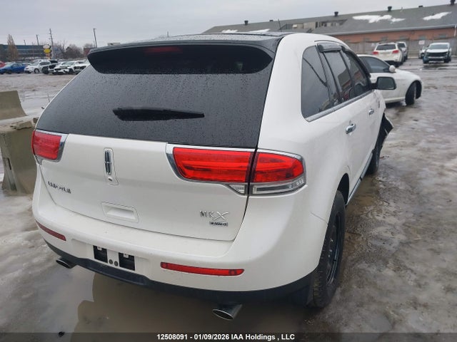 2LMDJ8JK2EBL17197 Lincoln MKX