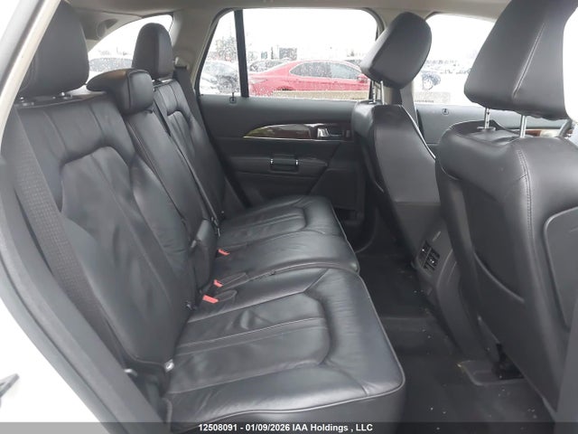 2LMDJ8JK2EBL17197 Lincoln MKX