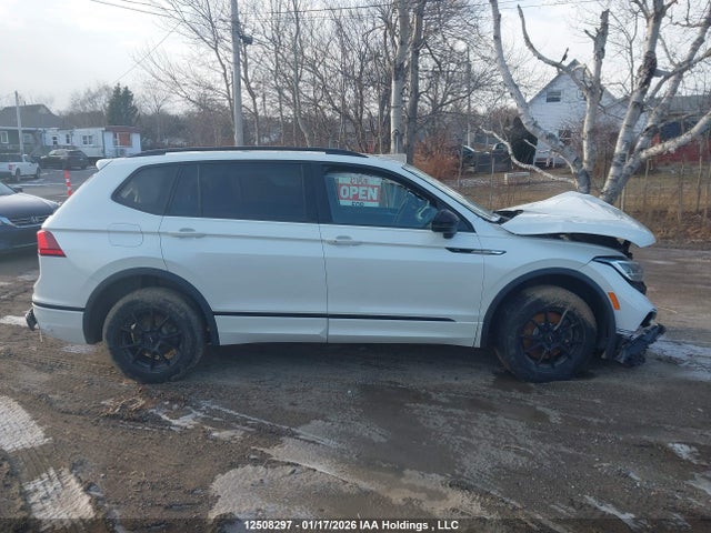 3VV8B7AX2NM108384 Volkswagen Tiguan Comfortline R-line Black Edition
