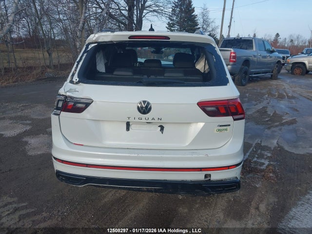 3VV8B7AX2NM108384 Volkswagen Tiguan Comfortline R-line Black Edition