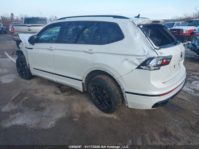 3VV8B7AX2NM108384 Volkswagen Tiguan Comfortline R-line Black Edition