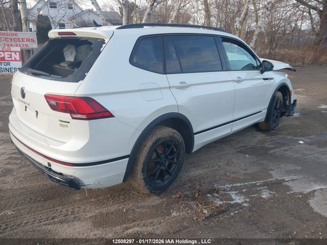 3VV8B7AX2NM108384 Volkswagen Tiguan Comfortline R-line Black Edition