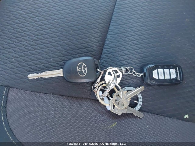 2T1BURHE0HC877428 Toyota COROLLA LE
