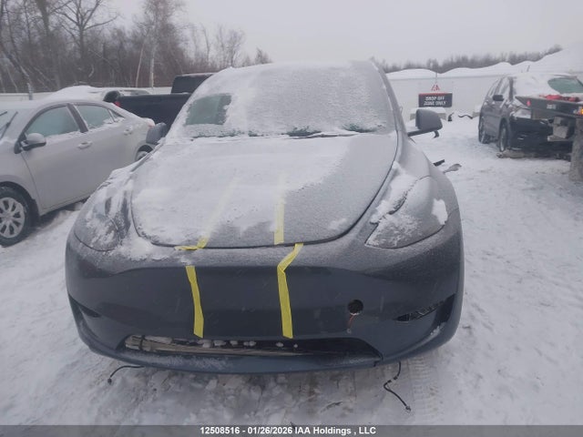 7SAYGAEE8PF645437 Tesla Model Y