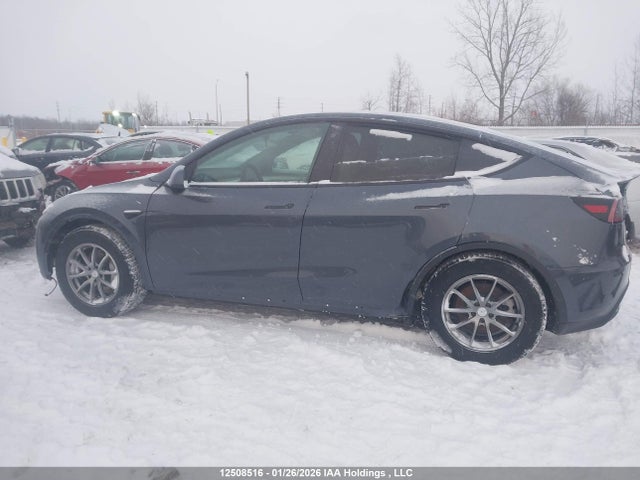 7SAYGAEE8PF645437 Tesla Model Y