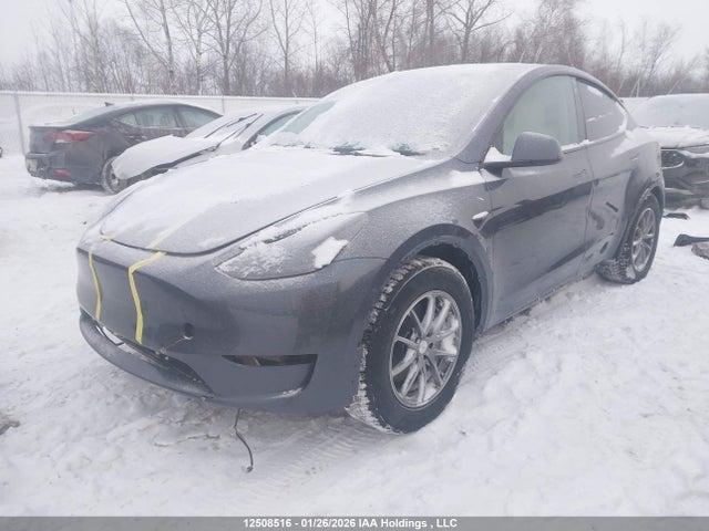 7SAYGAEE8PF645437 Tesla Model Y