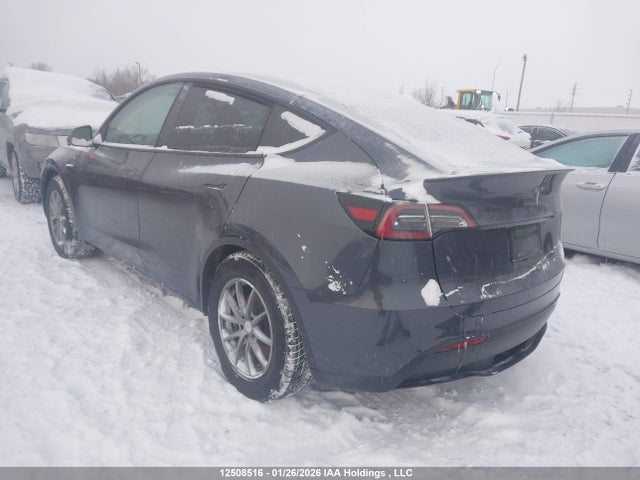 7SAYGAEE8PF645437 Tesla Model Y