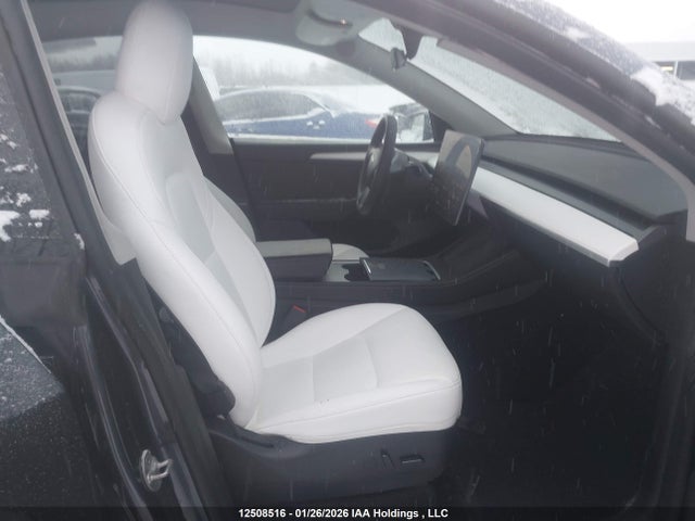7SAYGAEE8PF645437 Tesla Model Y