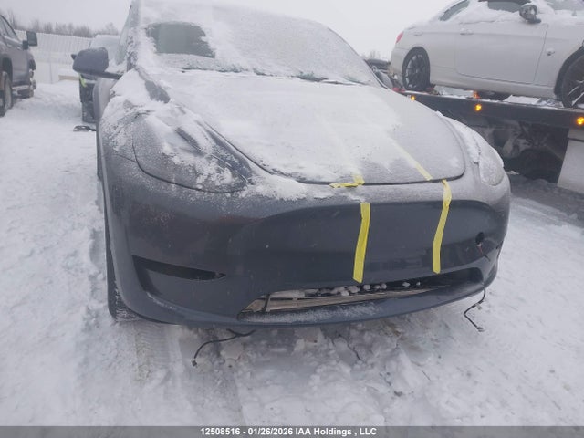 7SAYGAEE8PF645437 Tesla Model Y