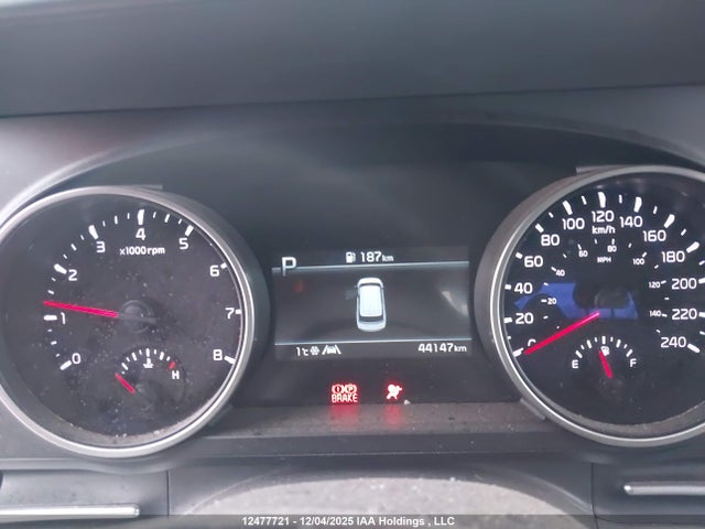KNDNB5H3XN6156272 KIA Carnival Lx