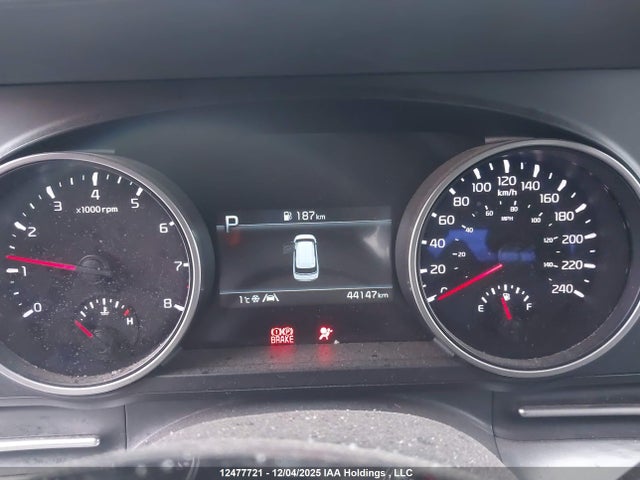 KNDNB5H3XN6156272 KIA Carnival Lx