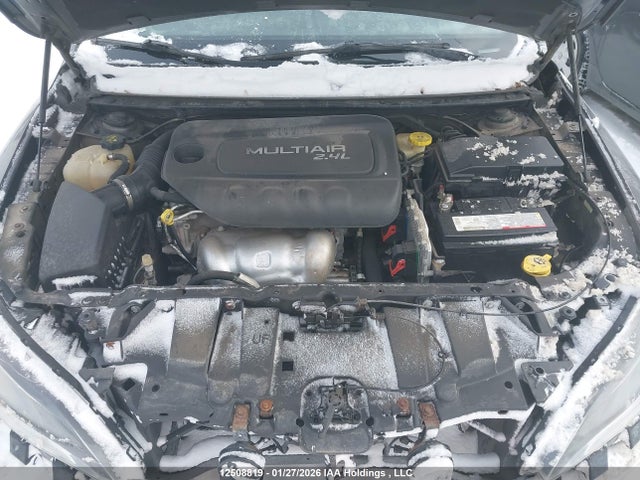 1C3CCCFB9FN549842 Chrysler 200 LX