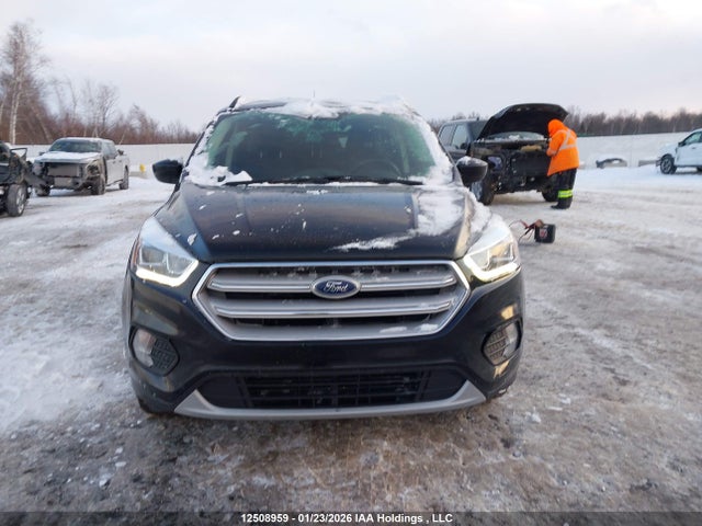 1FMCU9HD0JUC92445 Ford ESCAPE SEL