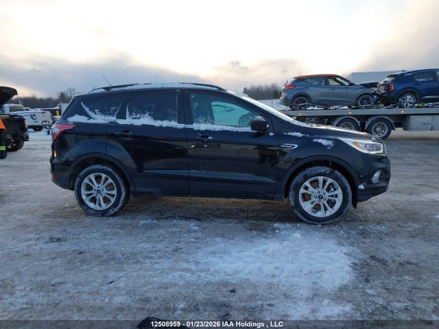 1FMCU9HD0JUC92445 Ford ESCAPE SEL