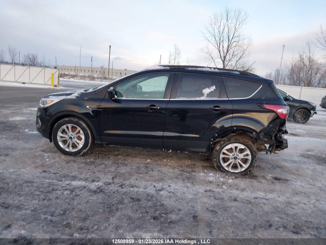 1FMCU9HD0JUC92445 Ford ESCAPE SEL