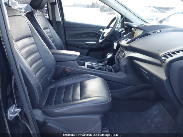 1FMCU9HD0JUC92445 Ford ESCAPE SEL