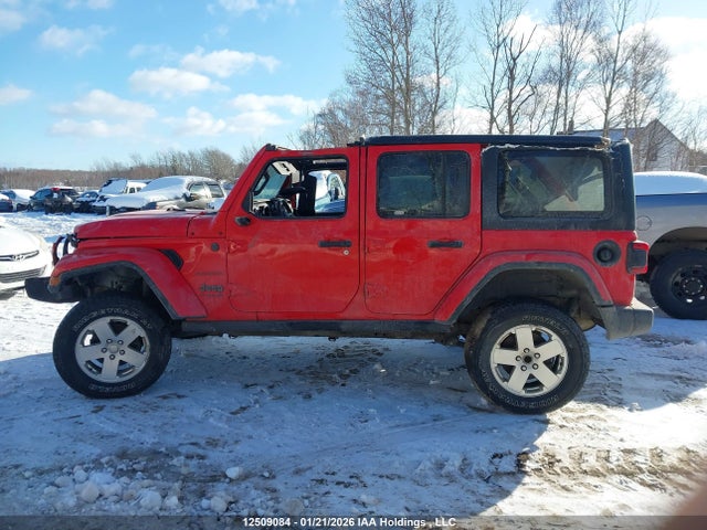 1C4HJXEG7JW101842 Jeep Wrangler Unlimited Sahara