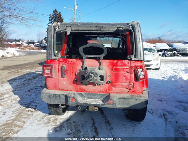 1C4HJXEG7JW101842 Jeep Wrangler Unlimited Sahara