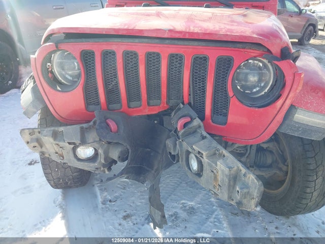 1C4HJXEG7JW101842 Jeep Wrangler Unlimited Sahara