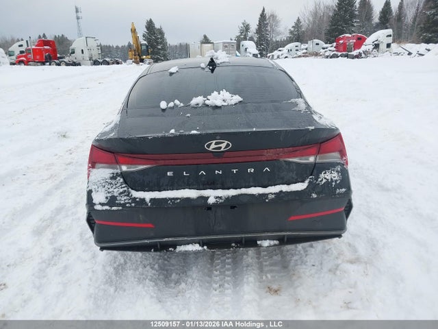 KMHLM4DGXRU792742 Hyundai Elantra Essential