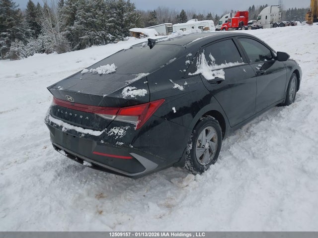 KMHLM4DGXRU792742 Hyundai Elantra Essential